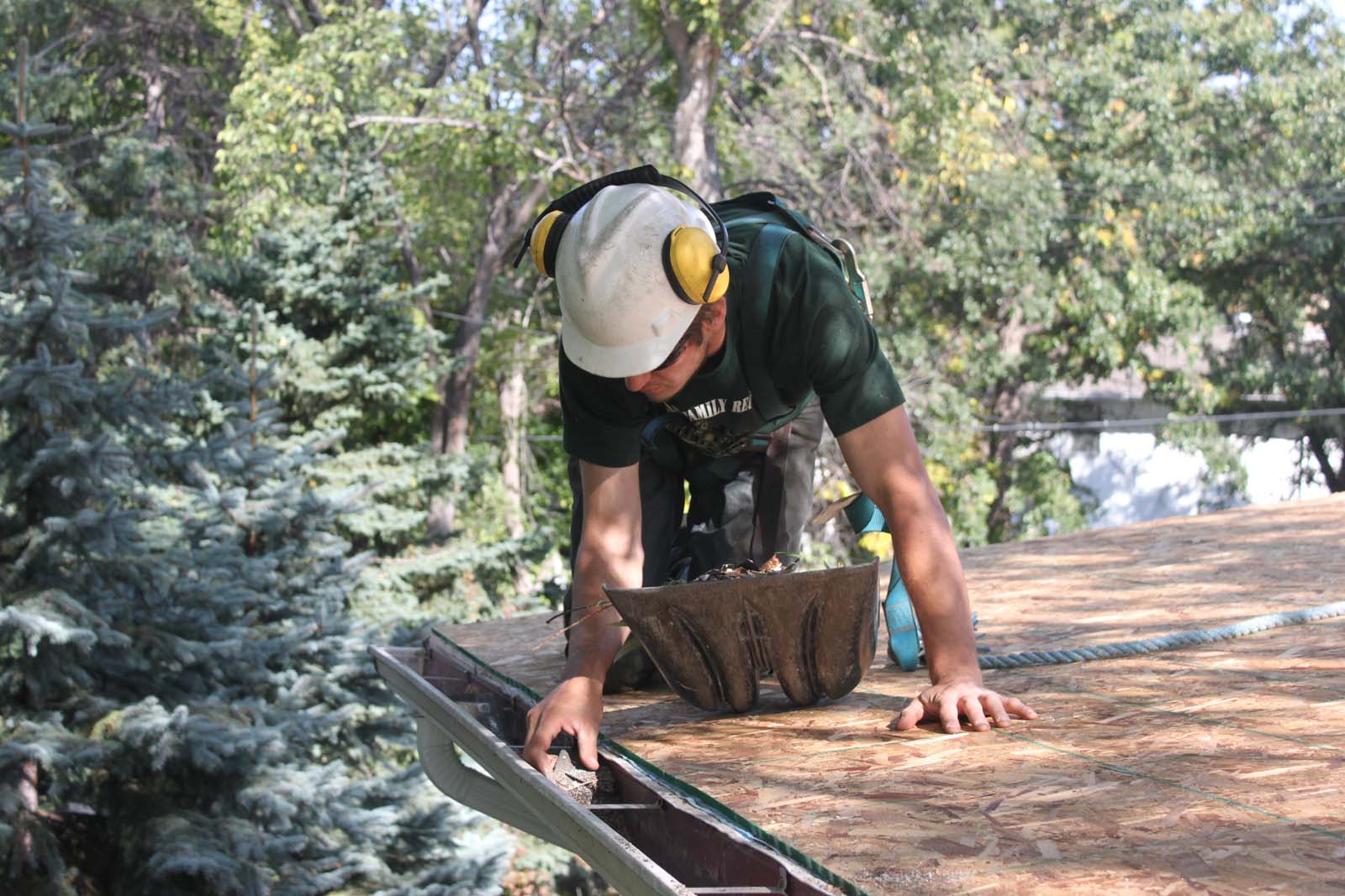 Crew cleaning eavestroughs