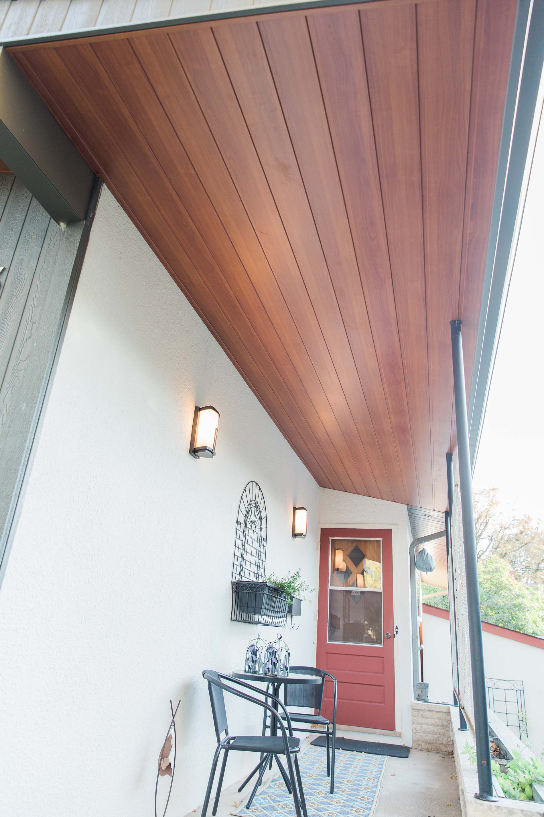 Finished soffit underside detail